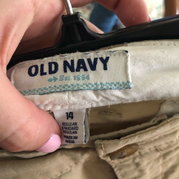 Old Navy khaki shorts - Picture 3 of 3